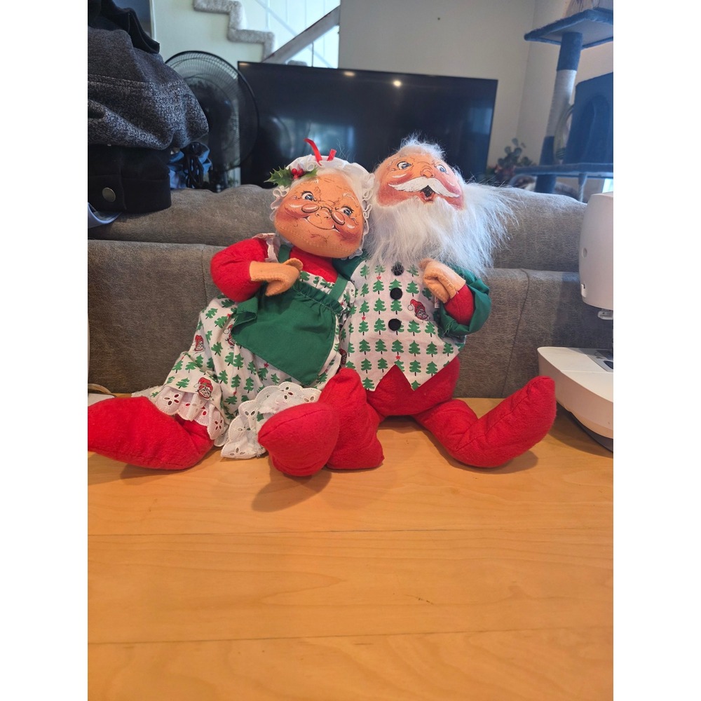 Vintage 1987 Annalee Mobilitee Santa and Mrs Claus Christmas Dolls 12 Inch Pair